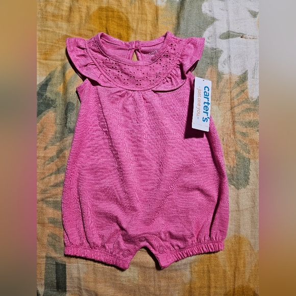 ☘️3/$15☘️ Baby Girl 3 Outfits Bundle - Picture 2 of 4